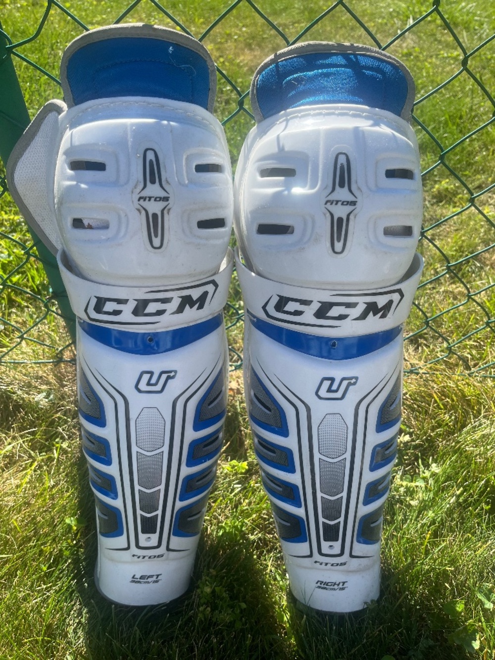 Men’s hockey pads